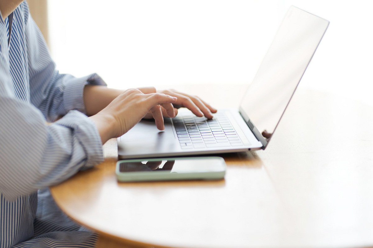 デスクワークのイマージ