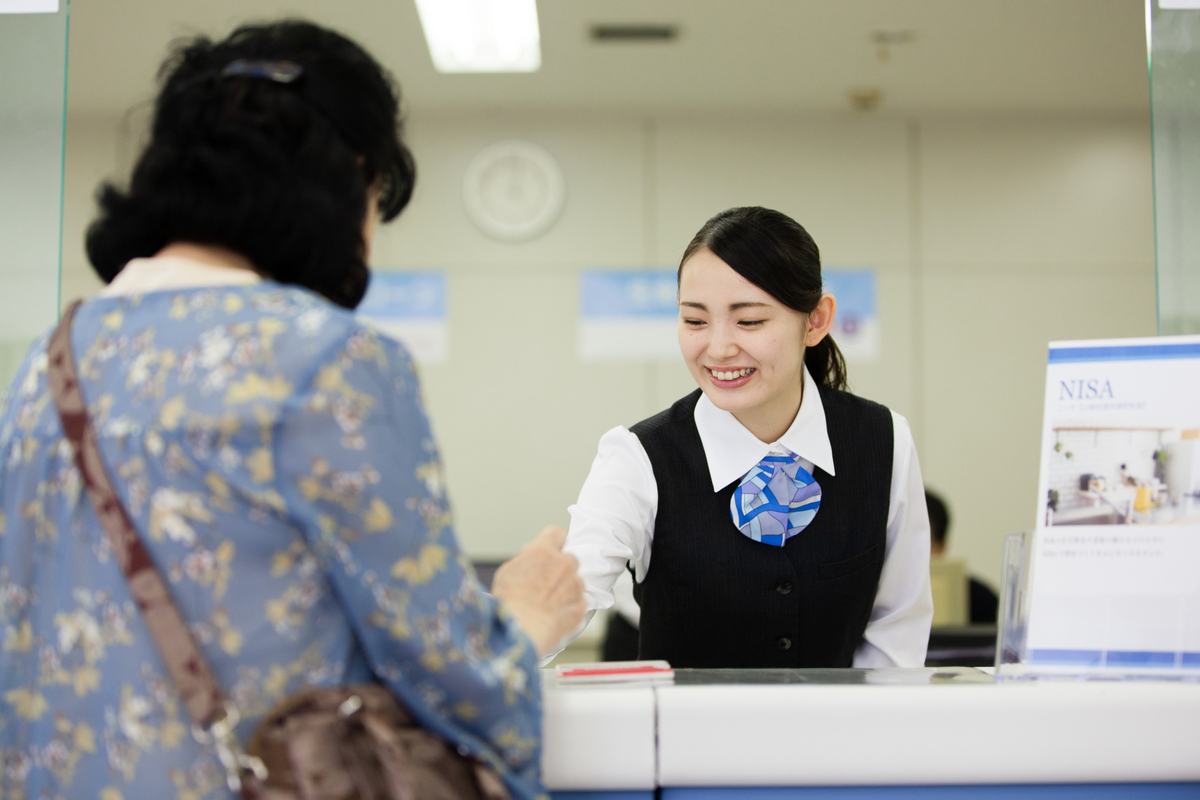 銀行の窓口