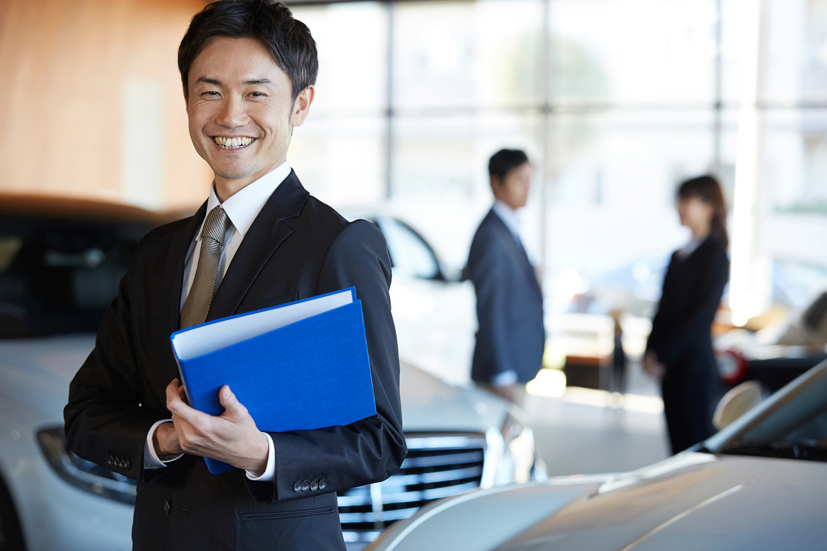 カーディーラーの男性