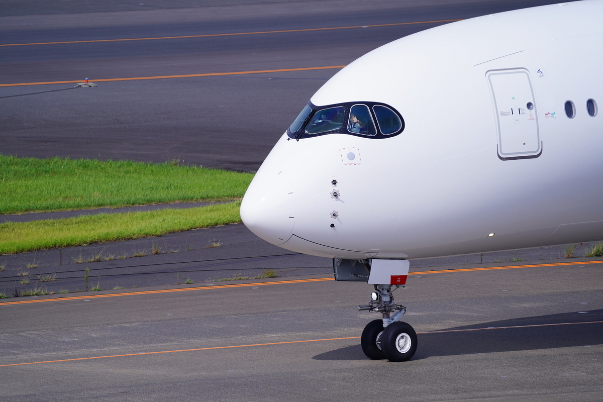 飛行機の先頭