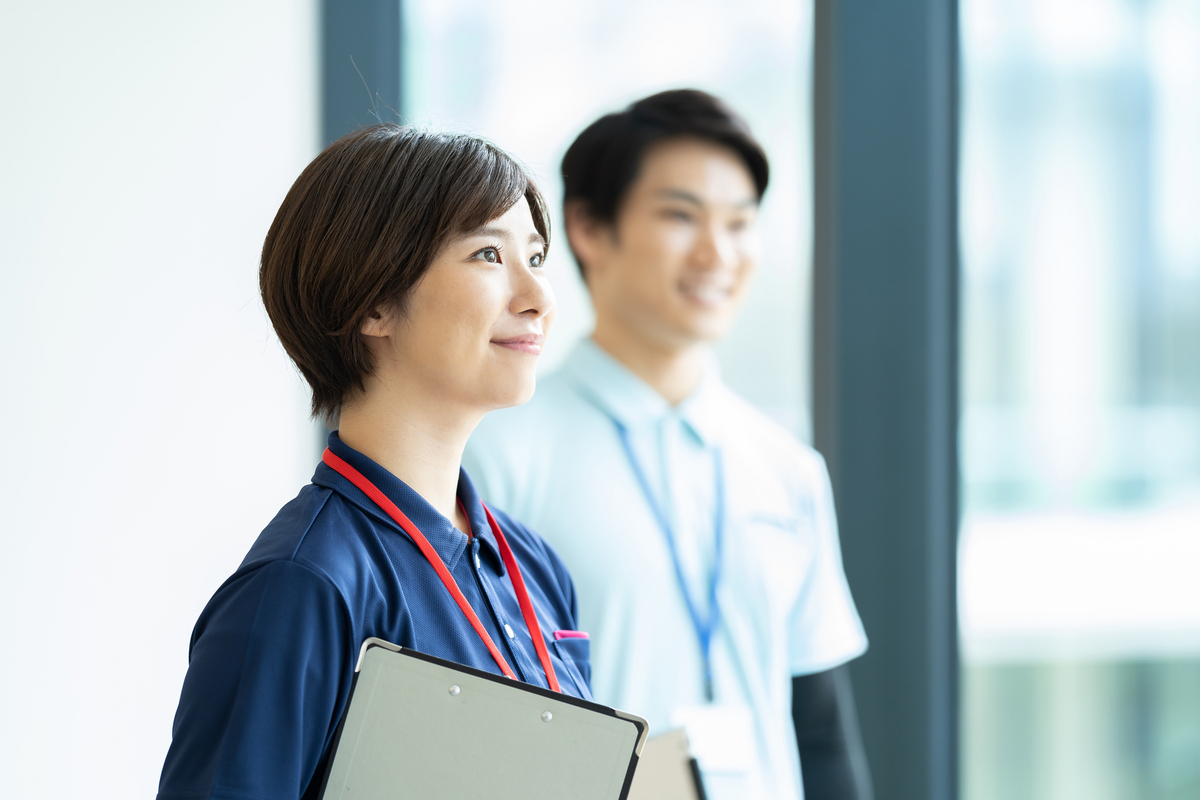 介護士の男女