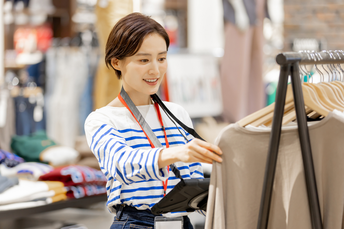 アパレル店員