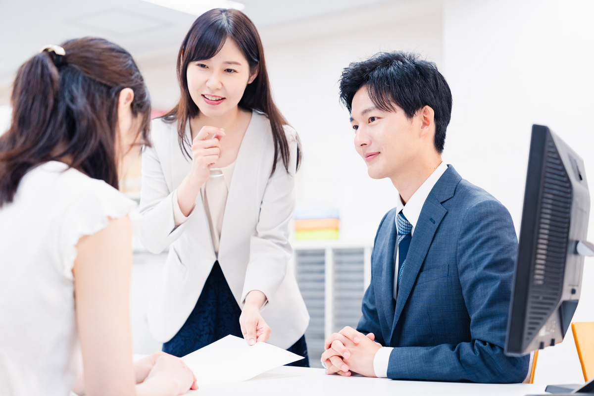 区役所の窓口とお客