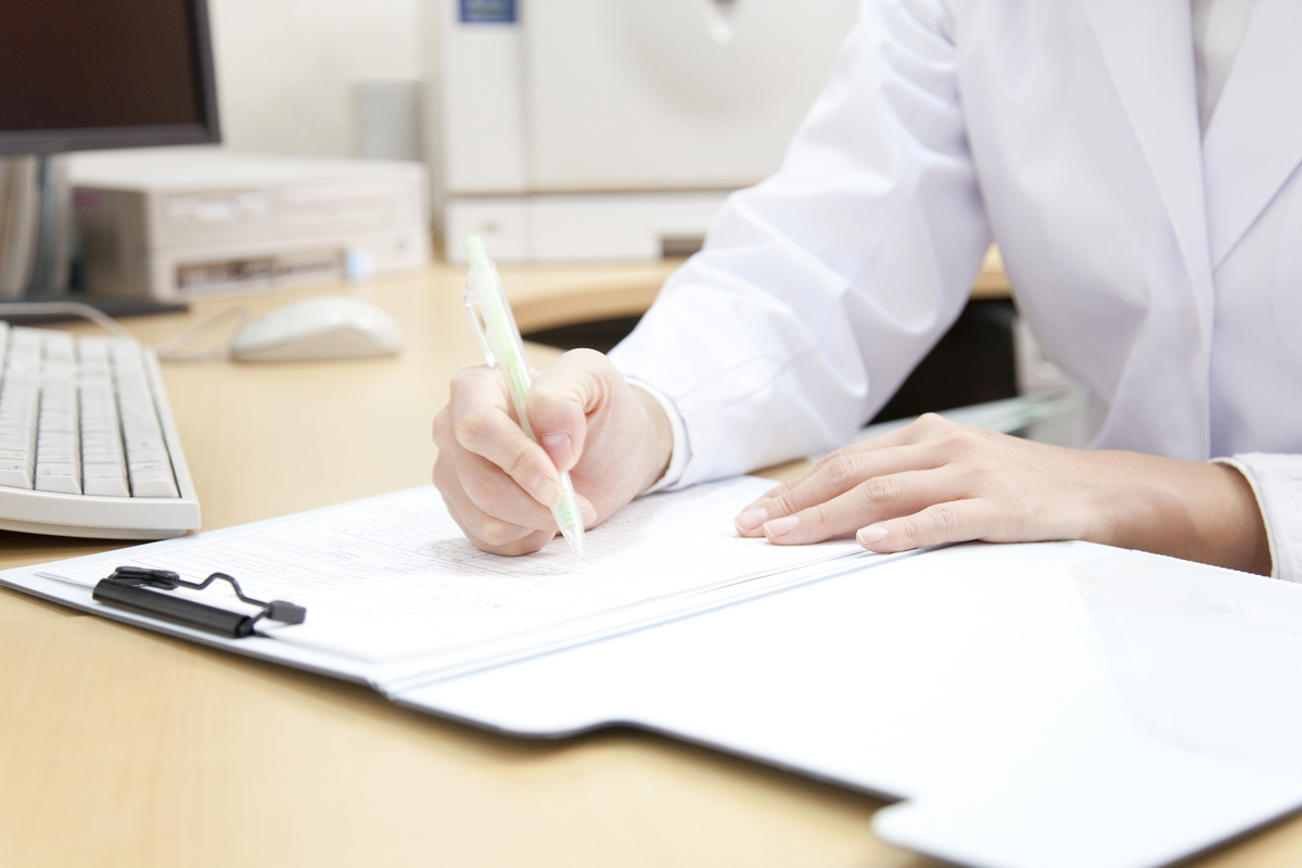 カルテに書き込む