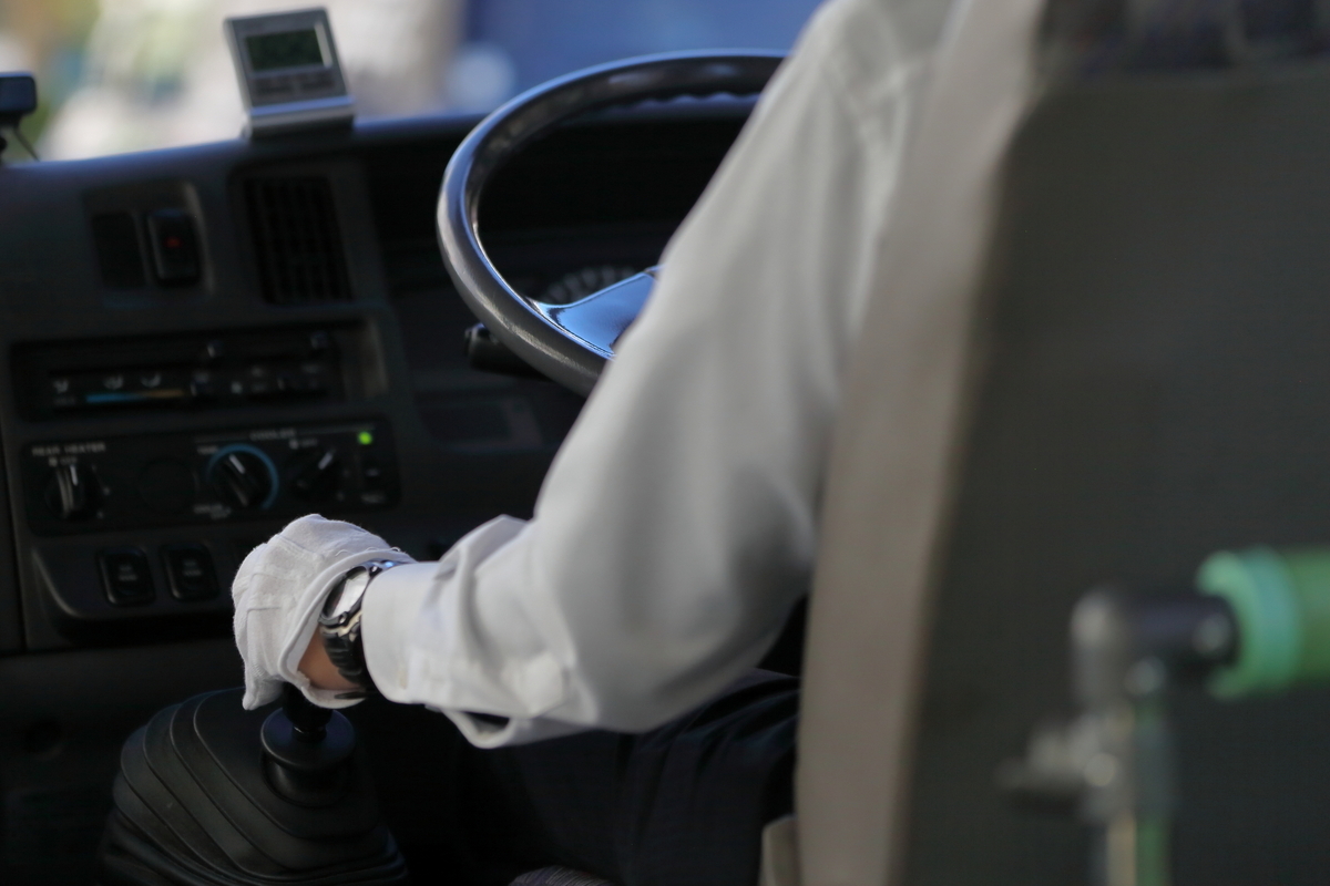 バスの運転手の後姿