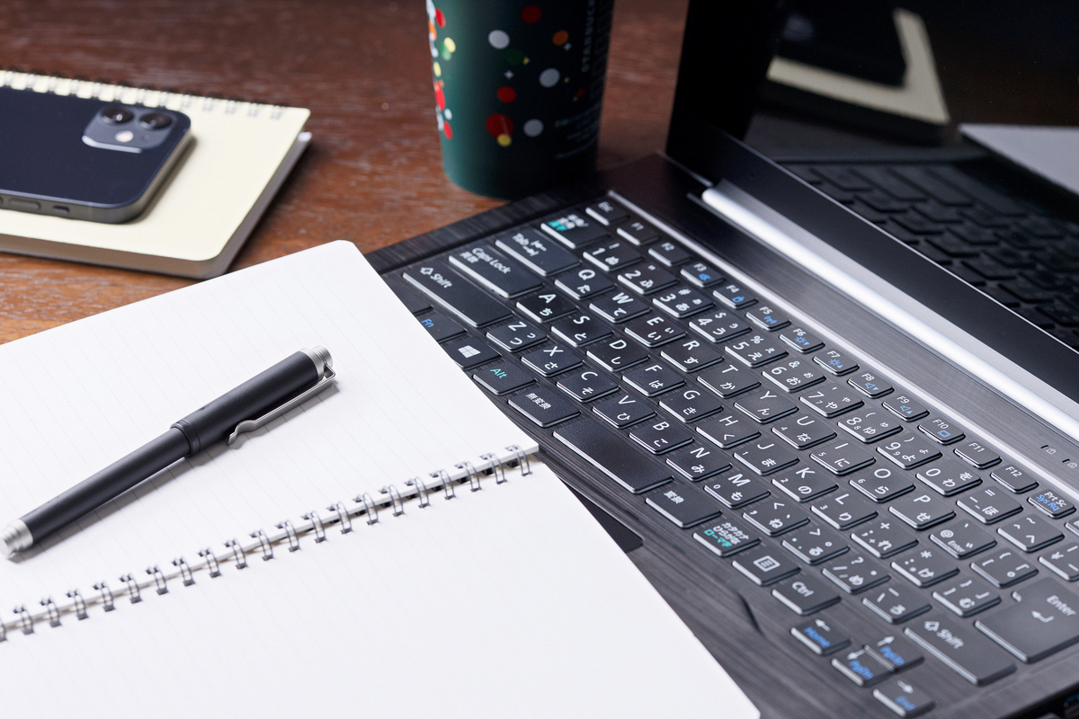 ノートとパソコンとペン