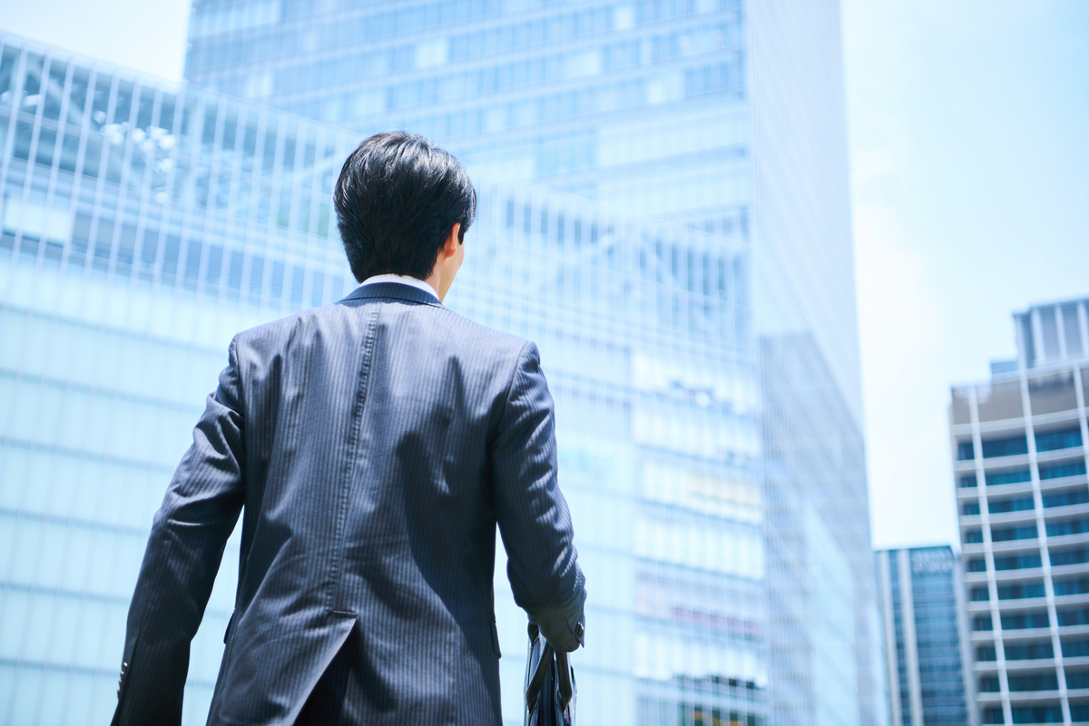 ビジネスマンの後姿