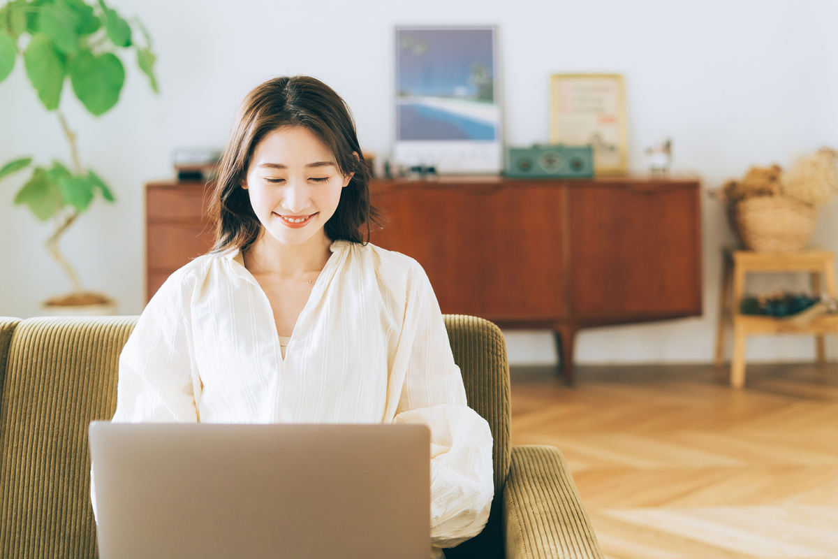 在宅ワークをする女性