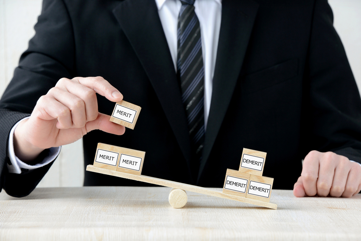 メリットとデメリットを天秤にかける