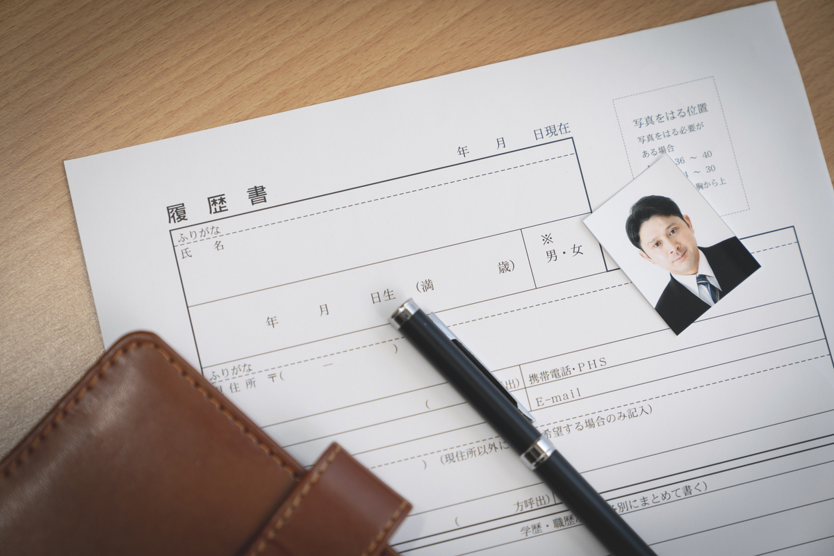 履歴書とペン