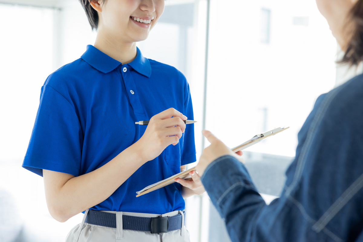 引っ越し業者の女性