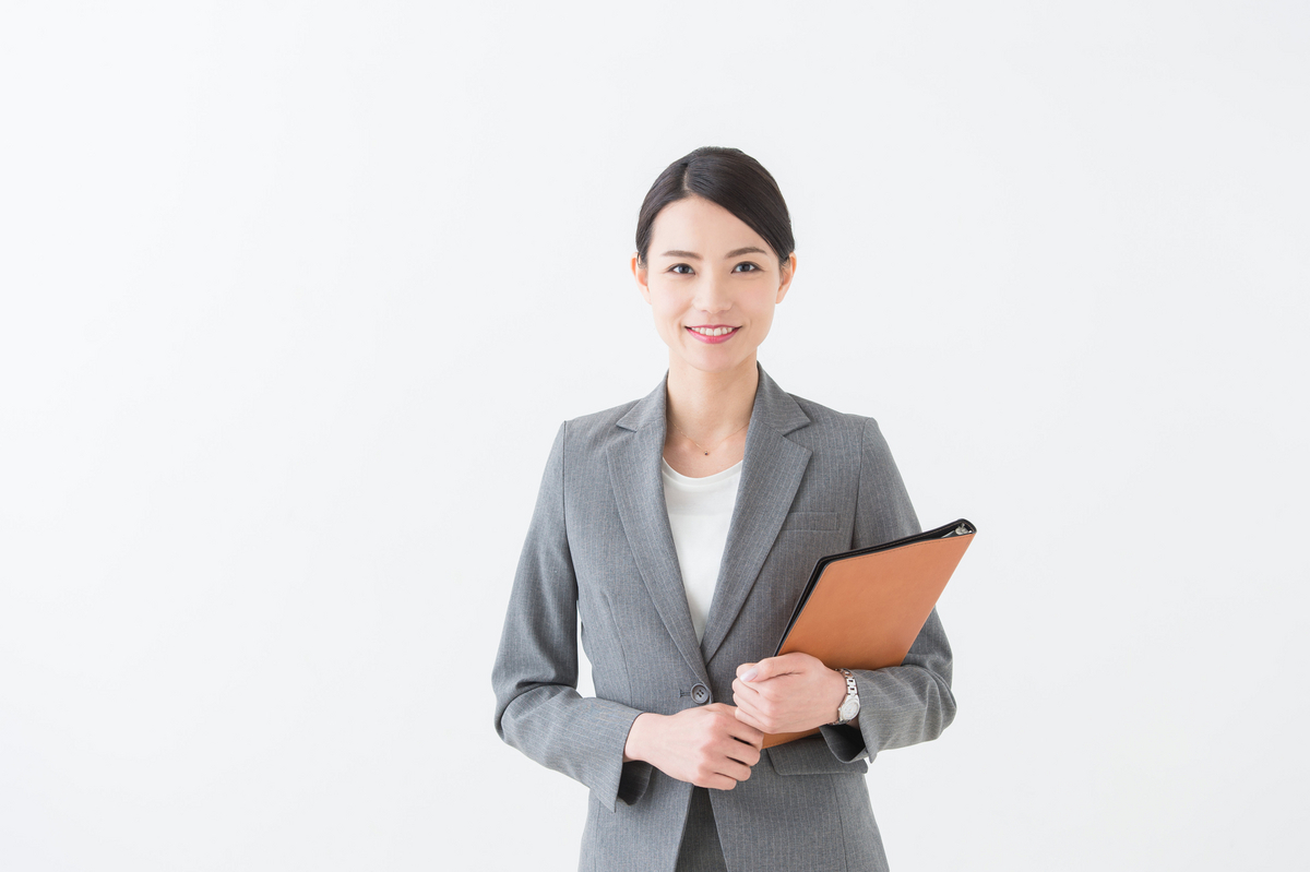 スーツの女性