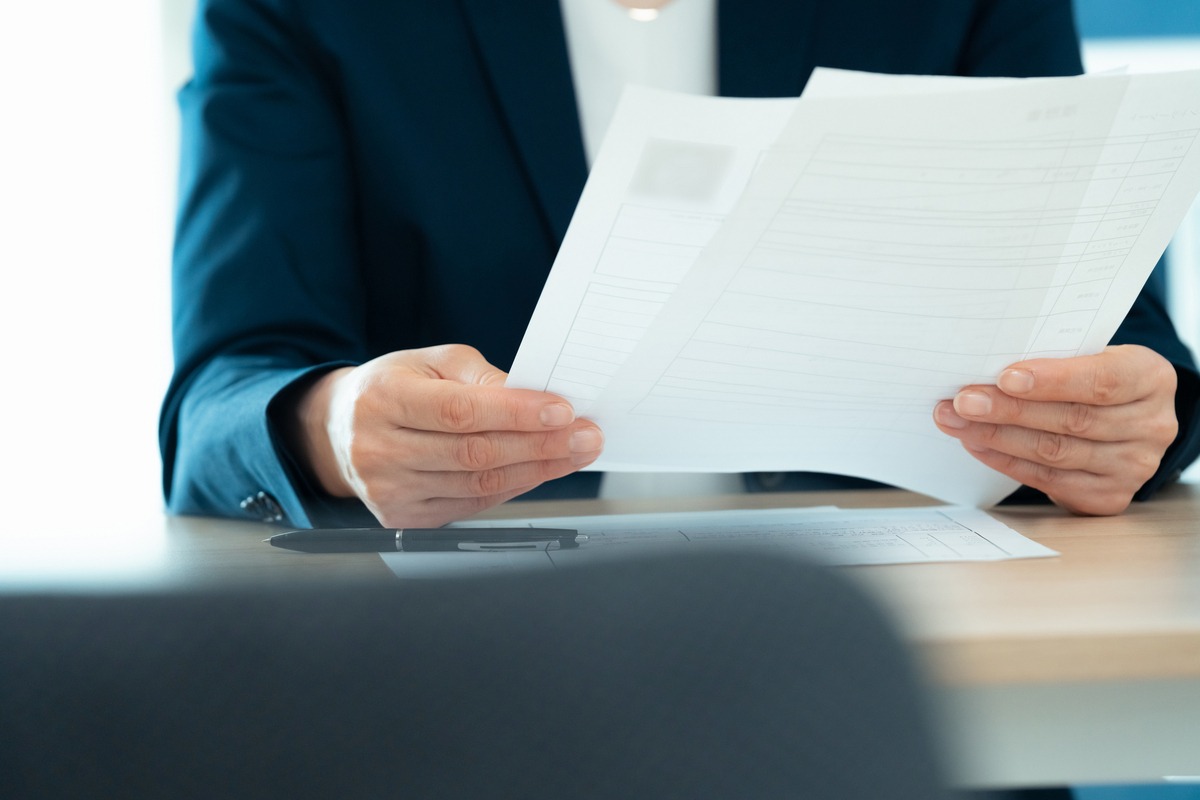 履歴書をチェックをする