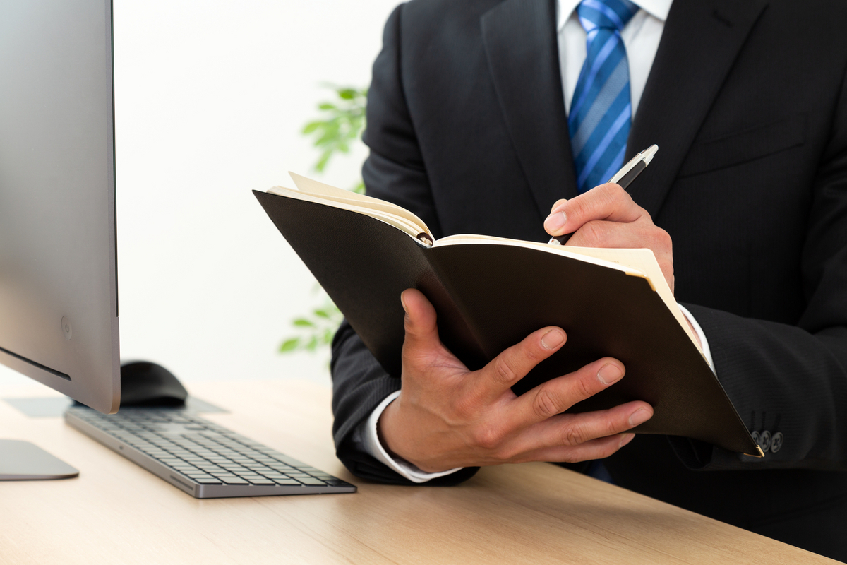 手帳に書き込む