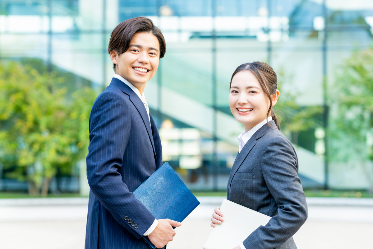 男女の会社員