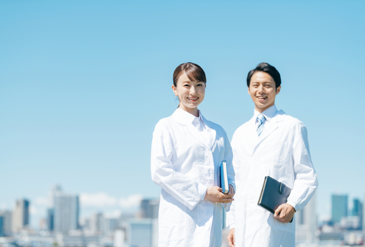 男性と女性の医者