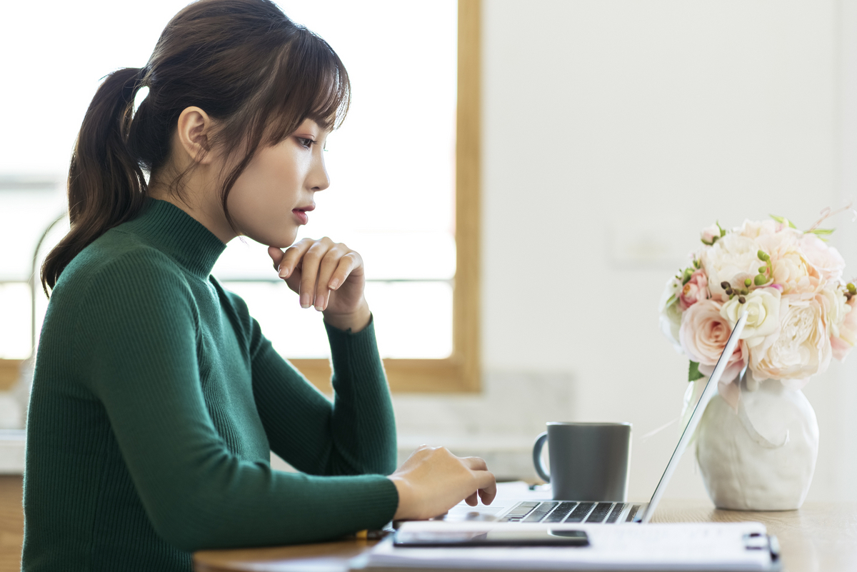 在宅ワークをしながら考え事をする