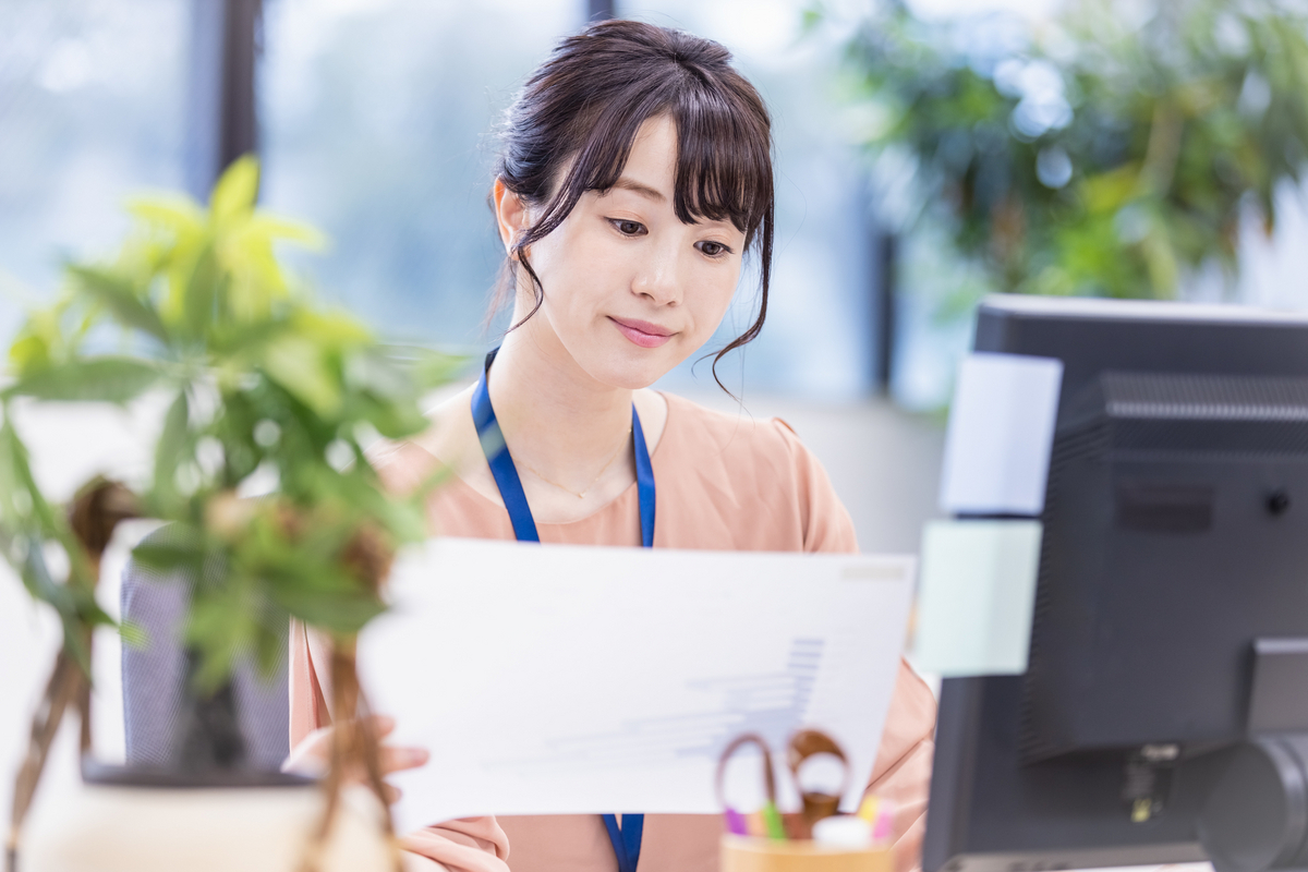 書類の確認とデスクワーク