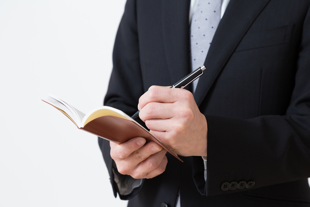 手帳に書き込む