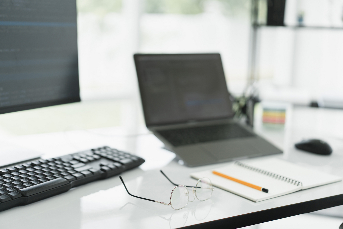 パソコンの作業デスク