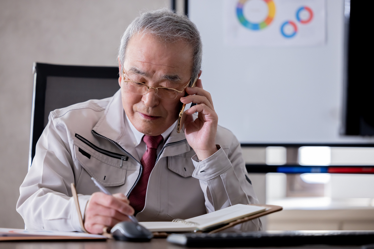 高齢者の作業員