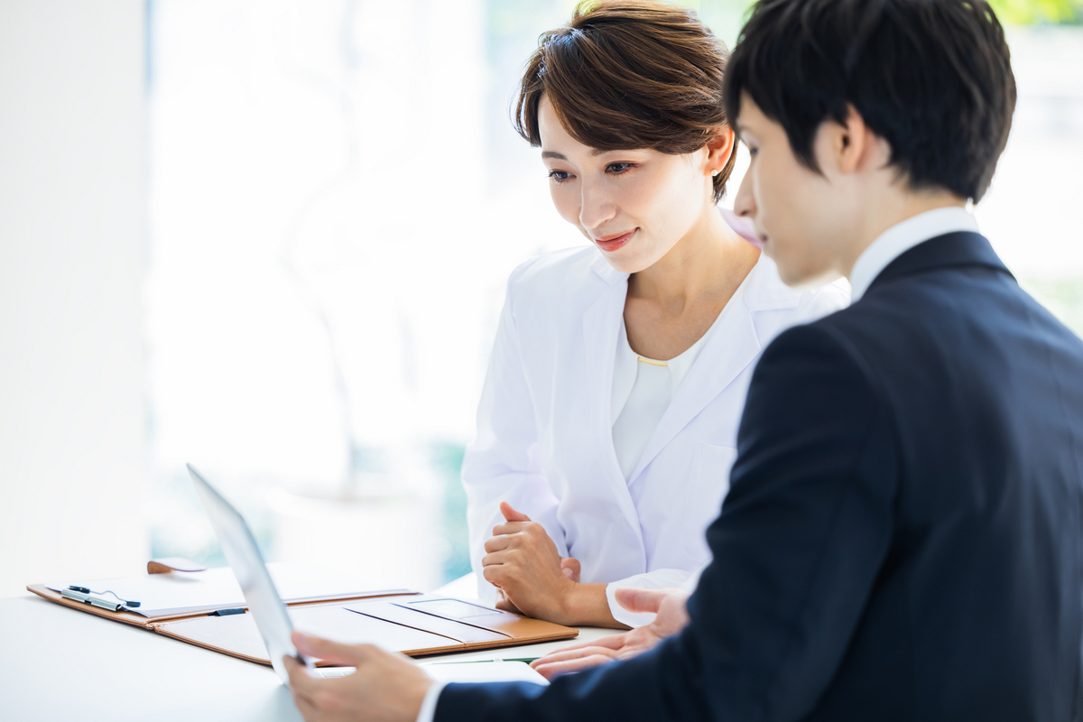 医療従事者とビジネスパーソン