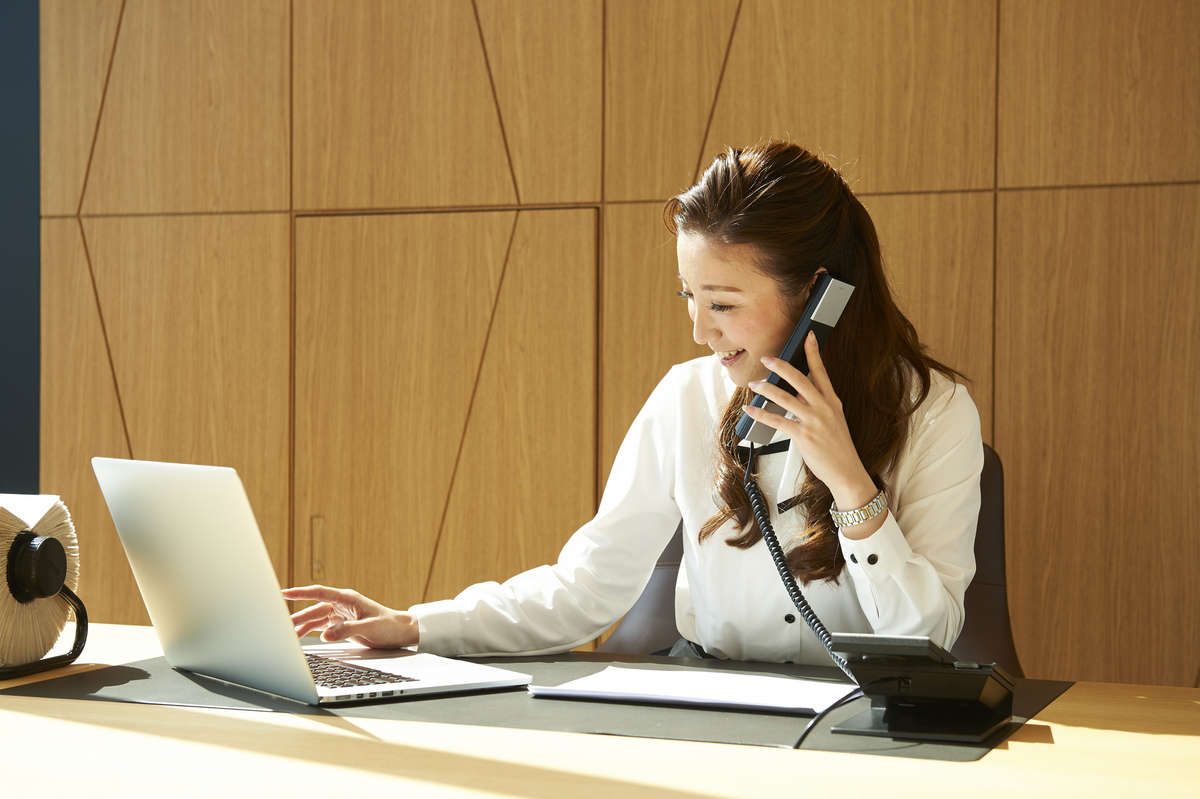 デスクワークをしながら通話する
