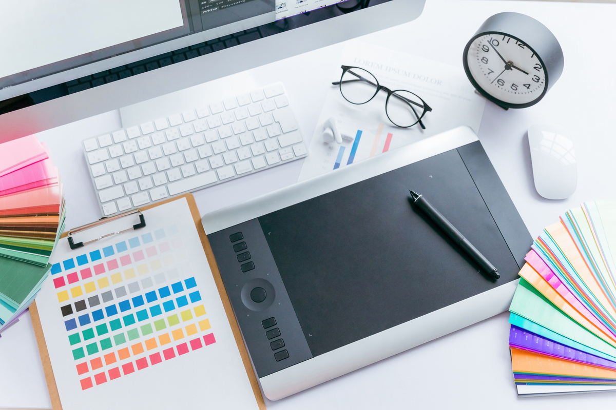 デザイナーの仕事机