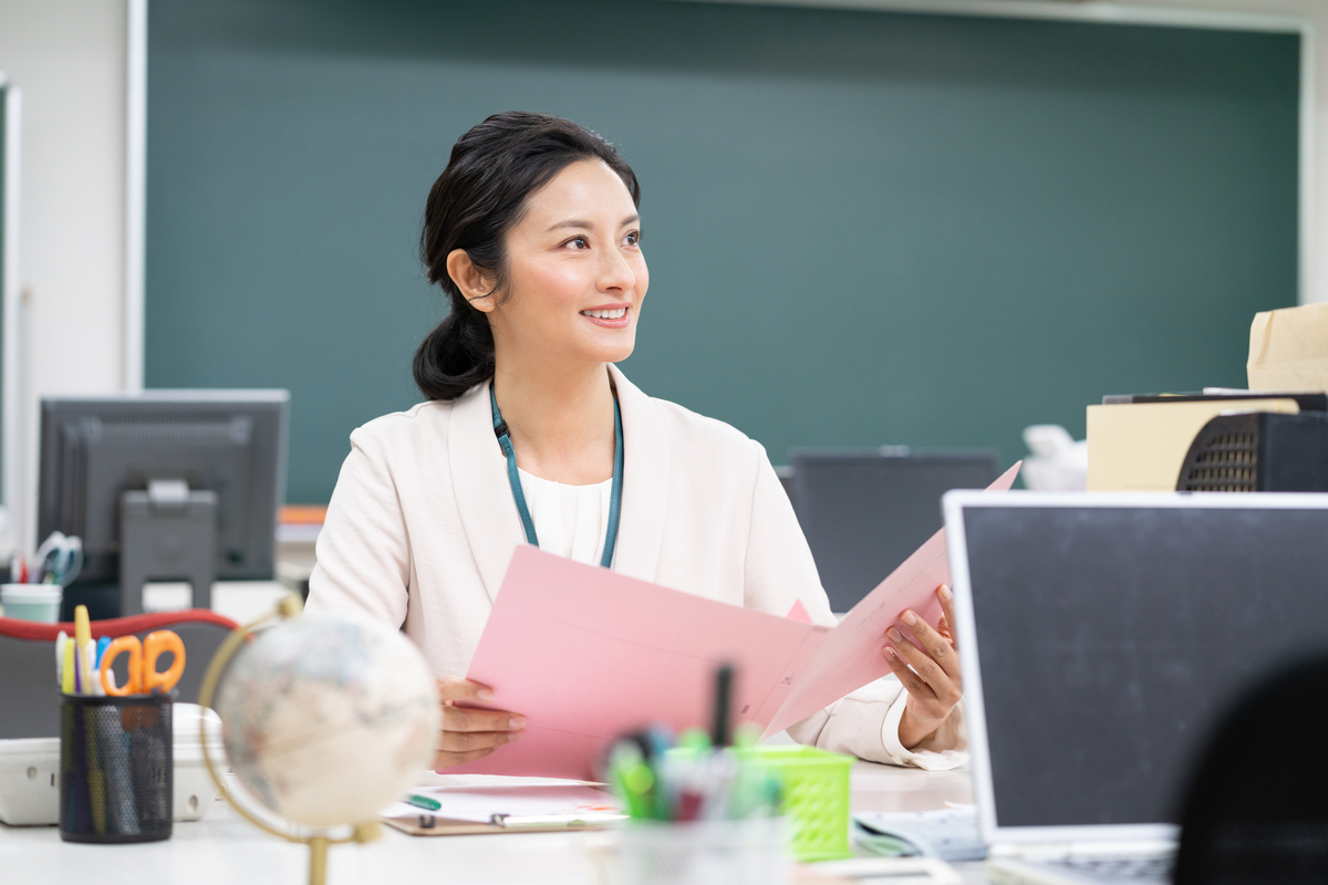 職員室の教職員