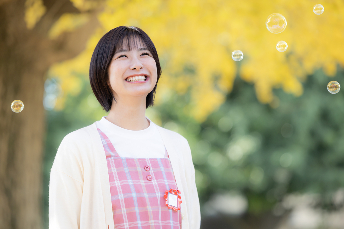 笑顔の保育士
