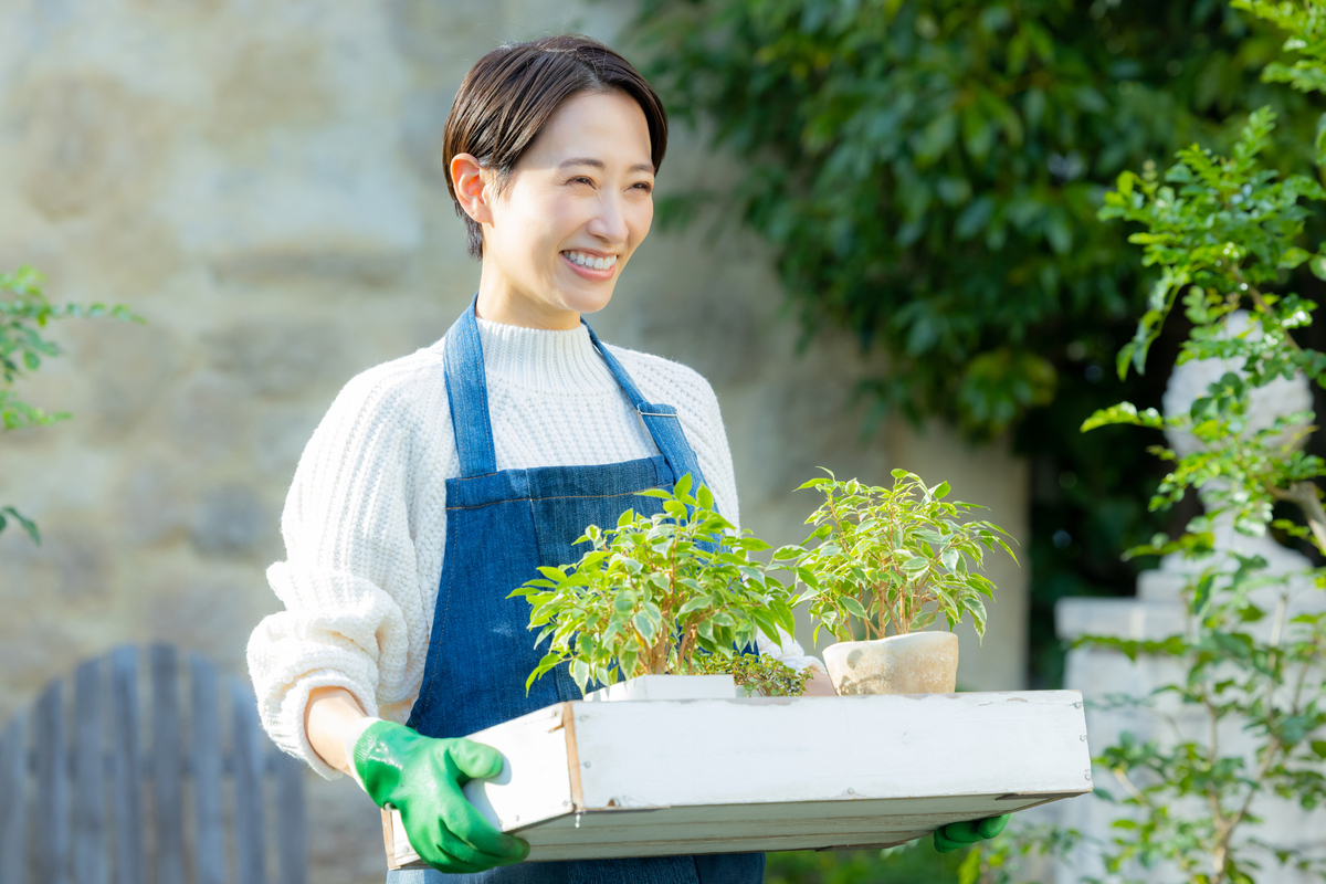 ガーデニングを楽しむ女性