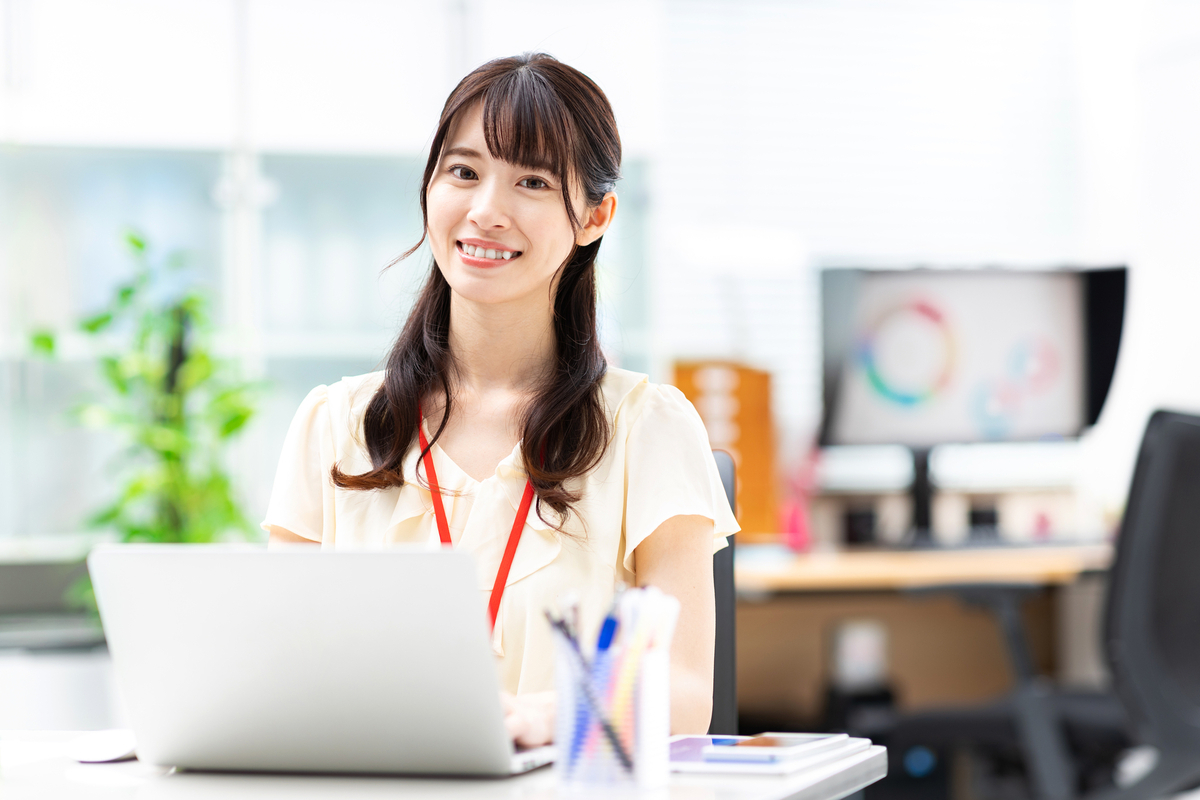 オフィス事務の女性職員