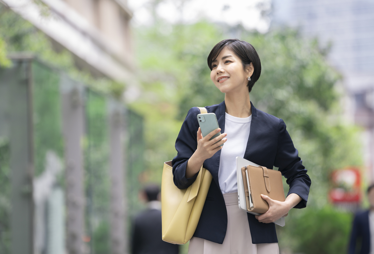 外回りするビジネスパーソン