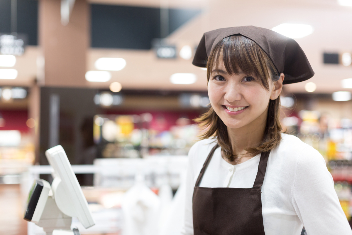 スーパーのレジ係