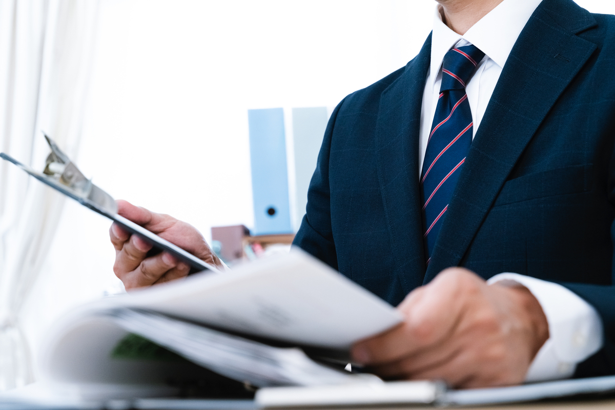 書類をチェックする