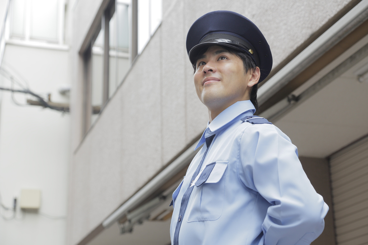 男性警備員