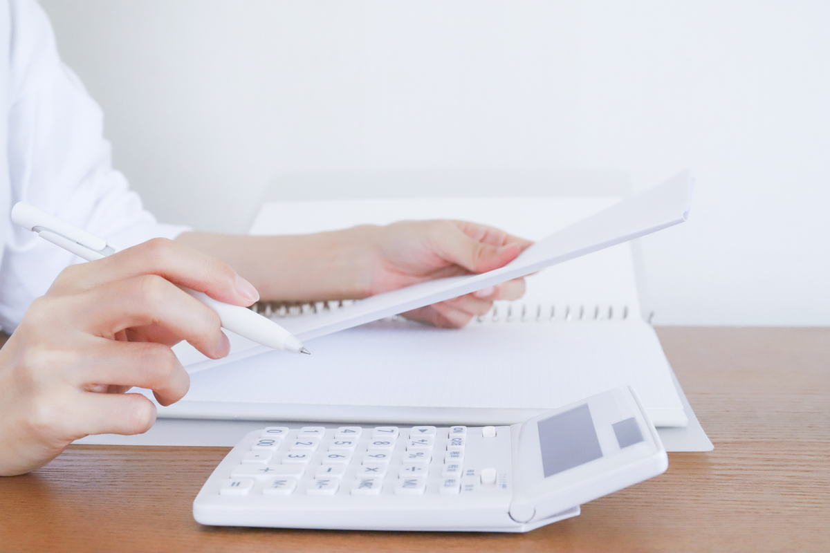 計算をする手元