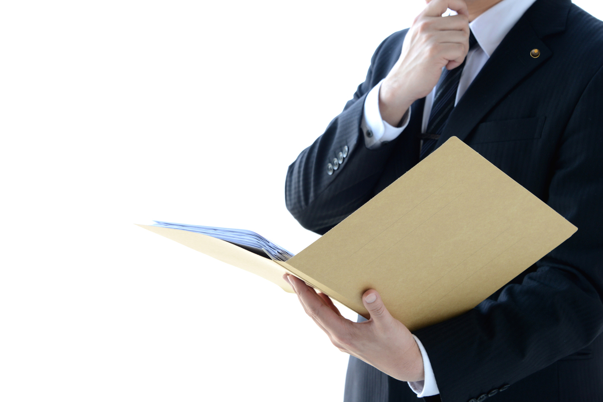 資料を見る税理士