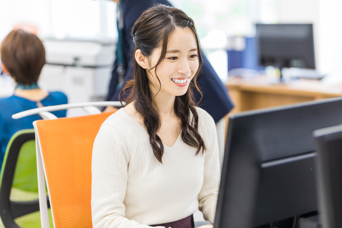 事務職の女性