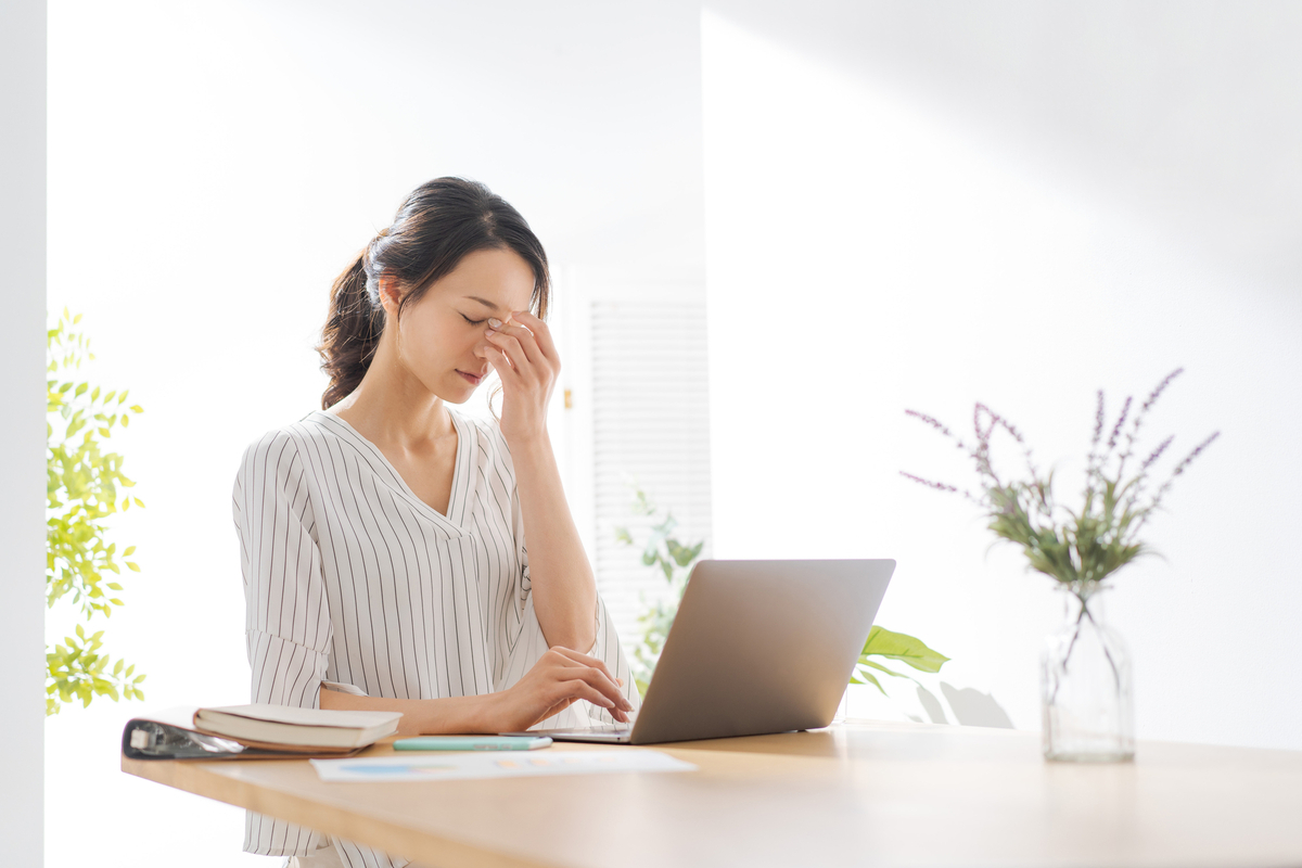 疲労がたまっている女性
