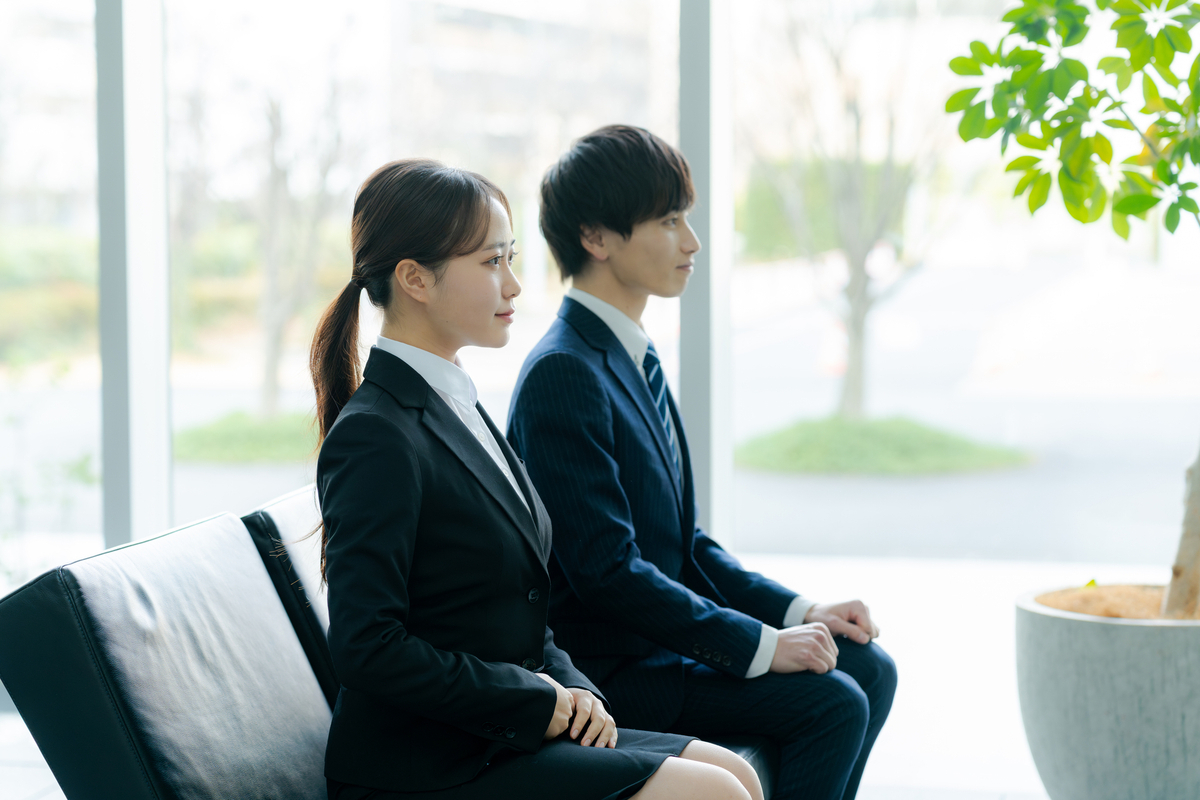 就職活動する学生