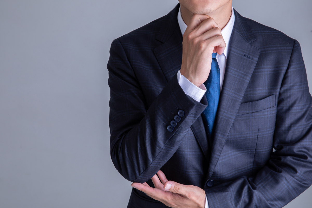 考えるビジネスパーソン