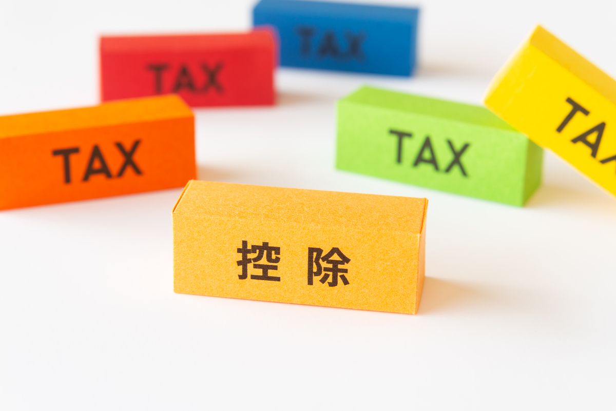 控除とTAXと書かれた複数のブロック