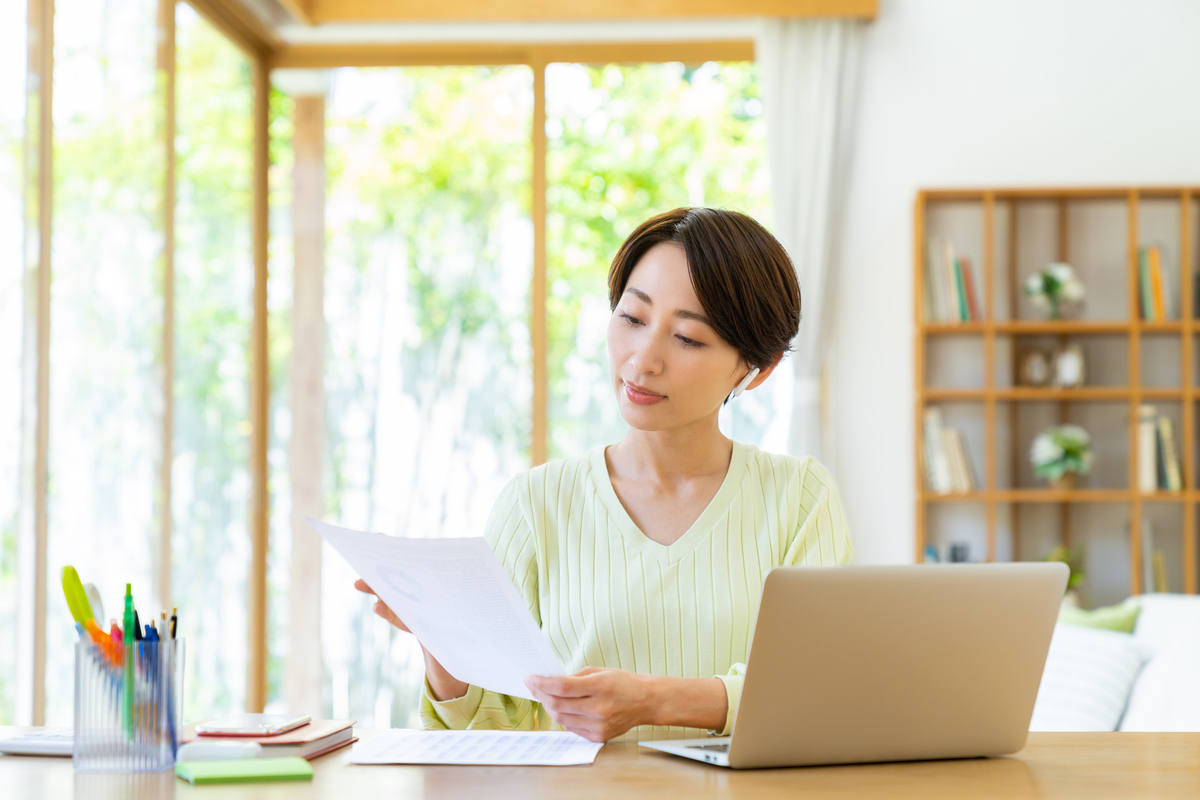 在宅ワークをする女性