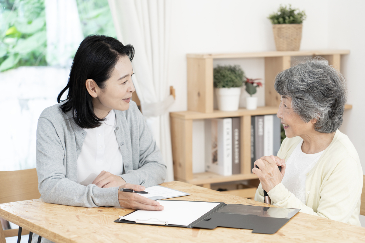 会話をする女性たち