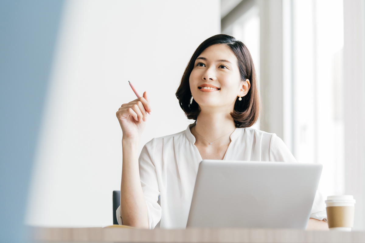 仕事をする女性