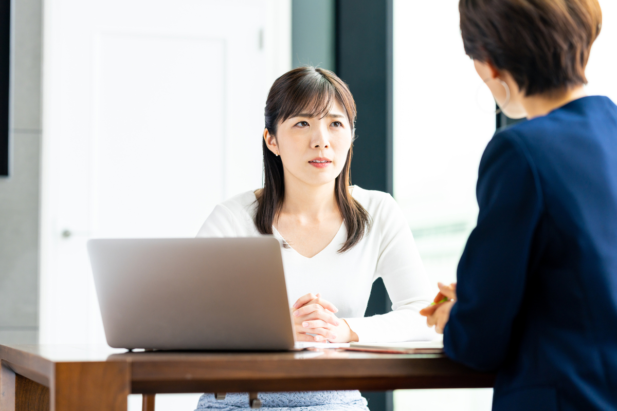 やりがい搾取とは？問題の原因や陥りやすい業界・職種を徹底解説 - スタンバイplus(プラス)｜仕事探しに新たな視点と選択肢をプラスする