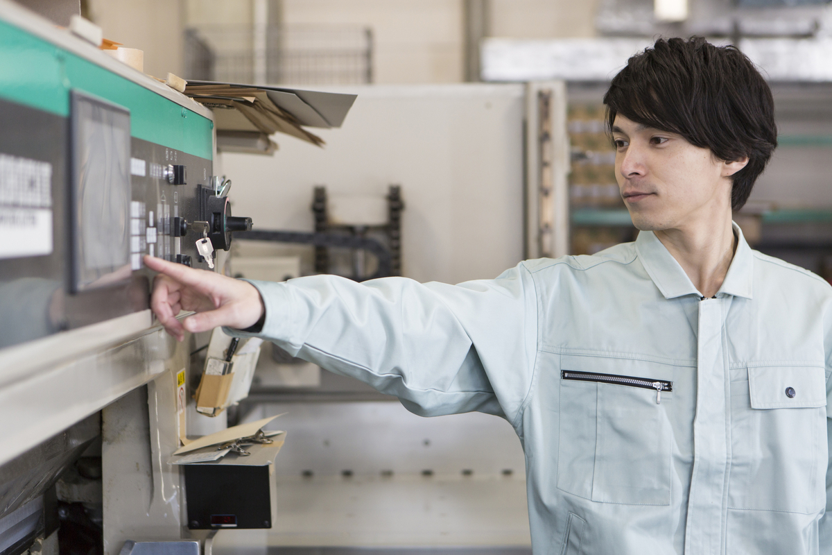 工場勤務の男性