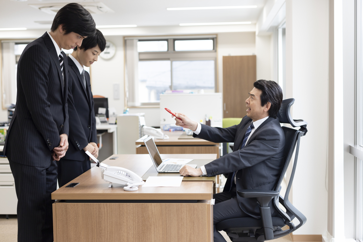 部下を説教する上司