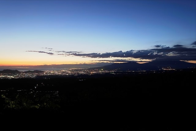 滝知山園地P_夜景-広角.jpg